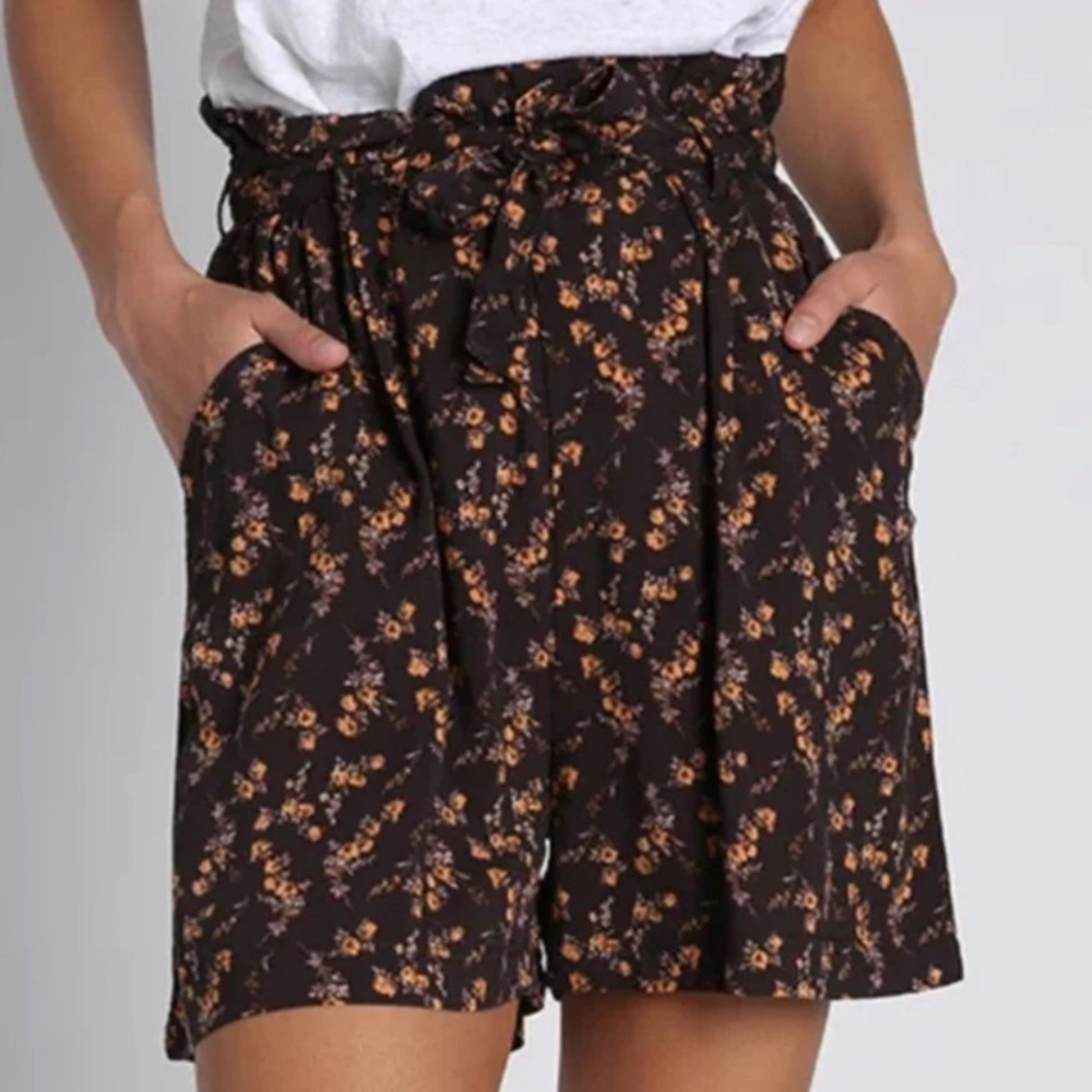 Jachs Girlfriend floral paper bag shorts